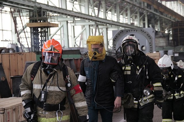 На Уралмаше прошли совместные учения заводчан и сотрудников МЧС