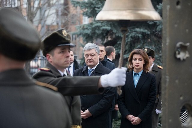 Порошенко заявил о переброске десантников к границе с Россией