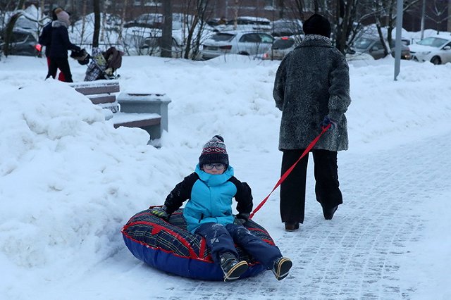 Снег, упавший с крыши, убил женщину на Южном Урале