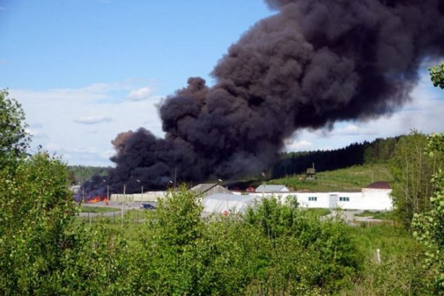 На территории в/ч в Ревде горел склад с дымовыми шашками