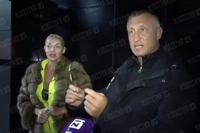 Волочкова устроила скандал в самолете из-за нежелания надевать маску