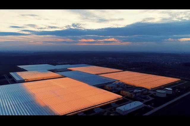 Что случилось? Екатеринбуржцы увидели в небе огромное светящееся пятно