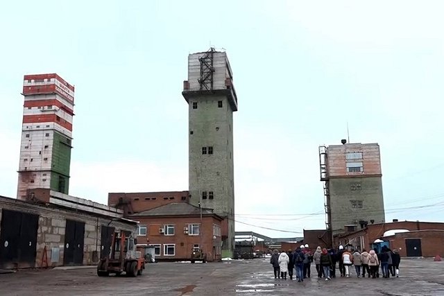 У погибшего на «Ново-Кальинской» горняка остались две маленькие дочки