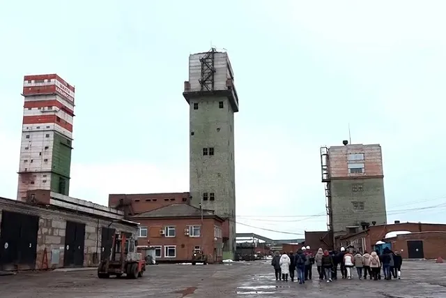 У погибшего на «Ново-Кальинской» горняка остались две маленькие дочки