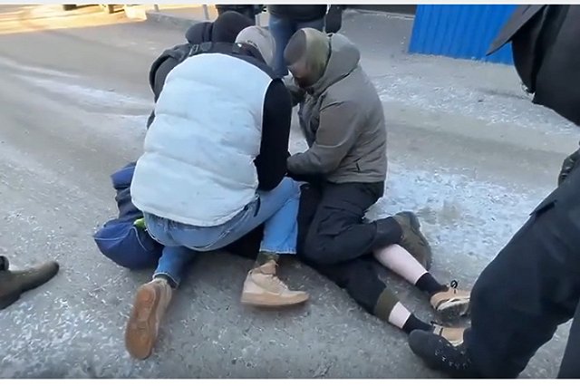 Освободившегося из ИК-10 в Екатеринбурге осужденного при выходе встречала ФСБ