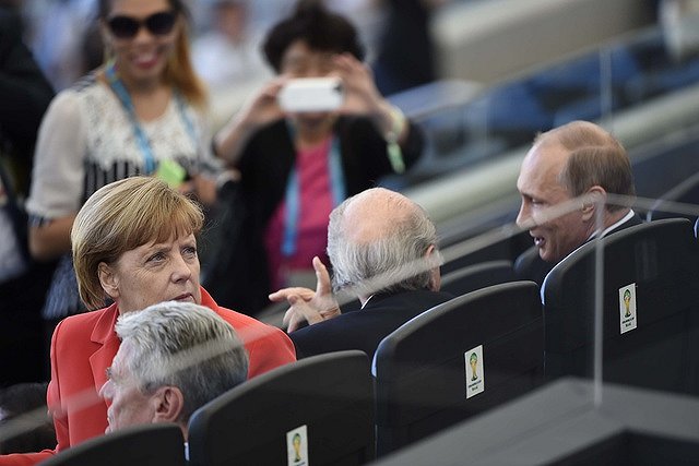 Путин встретился с Меркель со второй попытки