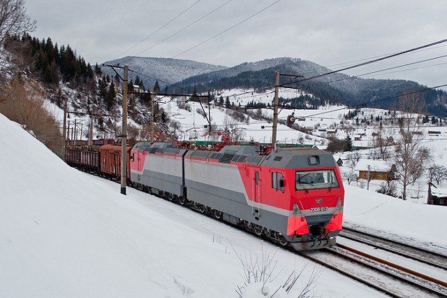 «Уральские локомотивы» представили РЖД первый электропоезд «Ласточка-Премиум»