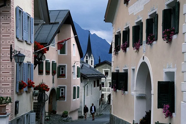 Референдум о ежемесячных выплатах $3,5 тыс. всем гражданам пройдет в Швейцарии