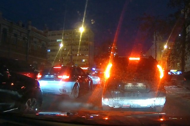 Водителей, не пропускающих машины с мигалками, будут лишать прав