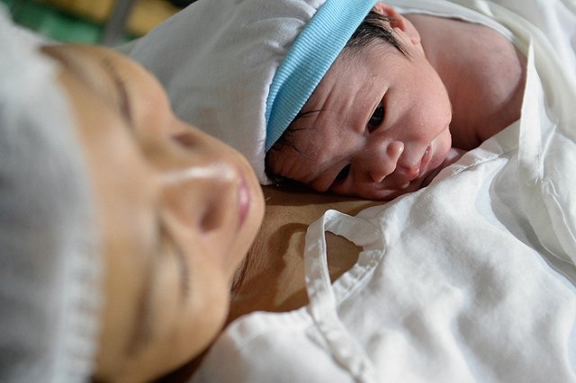 В Зауралье молодая мать выбросила из поезда новорожденного