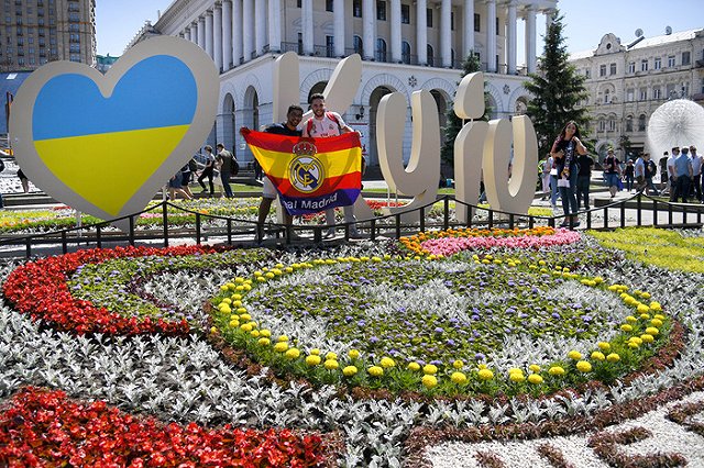 Украинская писательница требует не пускать детей с Донбасса в летние лагеря