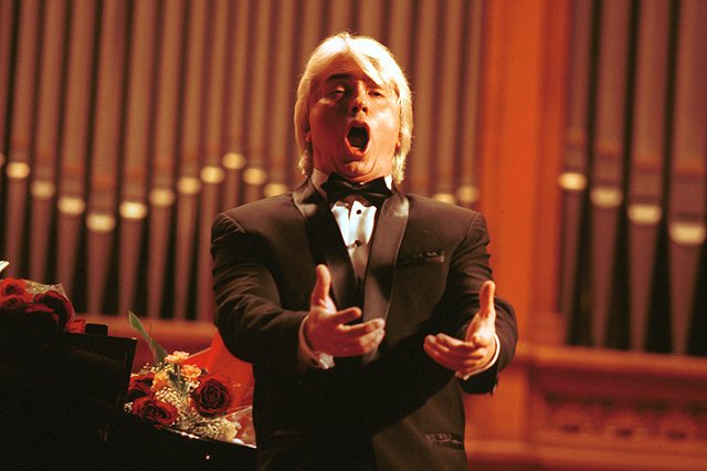 Родители Хворостовского продали квартиру, чтобы поставить на его могиле памятник