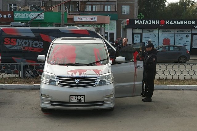 Суд в Екатеринбурге оштрафовал местного «пацифиста» за порчу автомобилей с патриотической символикой