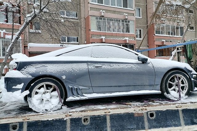 Мужчина нашел идеальное место, чтобы спрятать машину от приставов. Но ничего не вышло