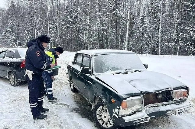 На свердловской трассе погибли женщины, которые помогали вытащить попавшую в ДТП машину