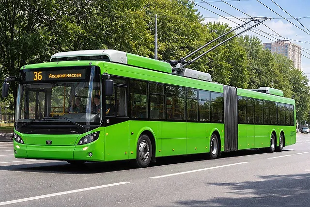 Впервые за долгие годы на улицы Екатеринбурга выехал троллейбус- «гармошка»