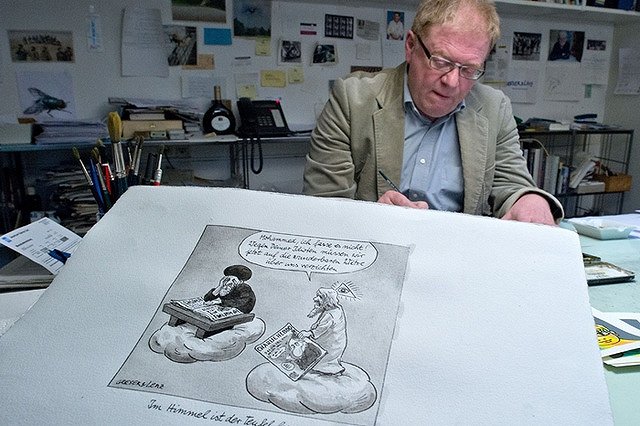 Номера Charlie Hebdo на аукционах в России покупают за десятки тысяч рублей