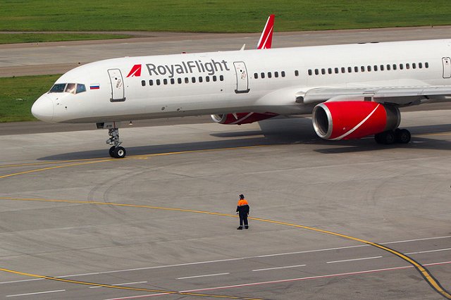 Рейсы из Сибири на зарубежные курорты сокращены из-за невостребованности