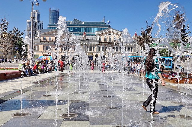 Два в одном: в День России на площади 1905 года пройдет концерт-ярмарка