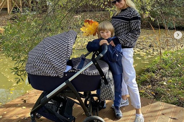 Ургант высмеял коляску Рудковской за полмиллиона рублей