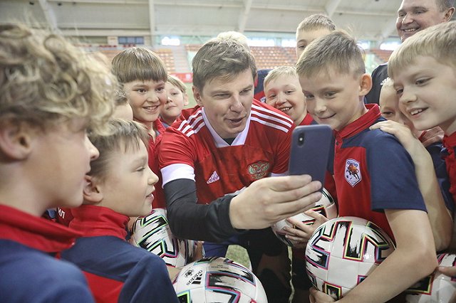 Андрей Аршавин провел мастер-класс по футболу для школьников Екатеринбурга