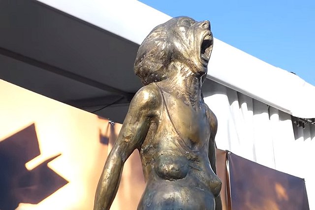 Установленный в Софии памятник «Крик украинской матери» напугал пользователей