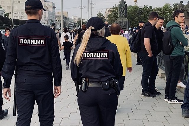 Почему их не ловят? В Екатеринбурге подростки грабят офисы, магазины и больницы