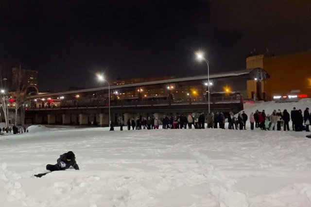 Что случилось? В Парке Маяковского выстроилась гигантская очередь