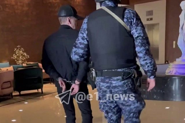 Есть задержанные: в «Высоцкий» нагрянули силовики