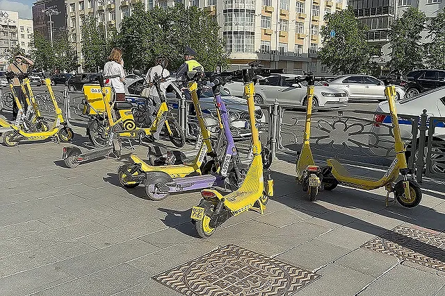 В Екатеринбурге могут ввести платную эвакуацию электросамокатов на спецстоянки