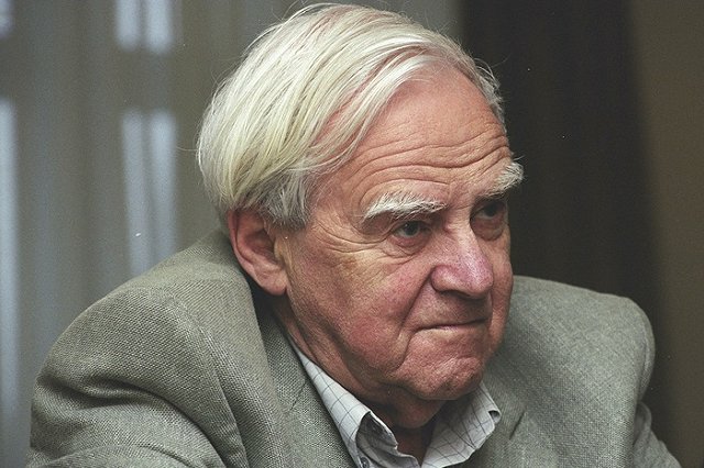 Даниил Гранин получил премию Минобороны за книги о блокаде