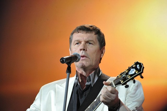 Бард Александр Новиков подал в суд на Первый канал