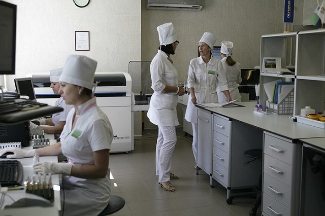 Журналисты «Ревизорро: Медицинно» устроили потасовку в свердловских клиниках