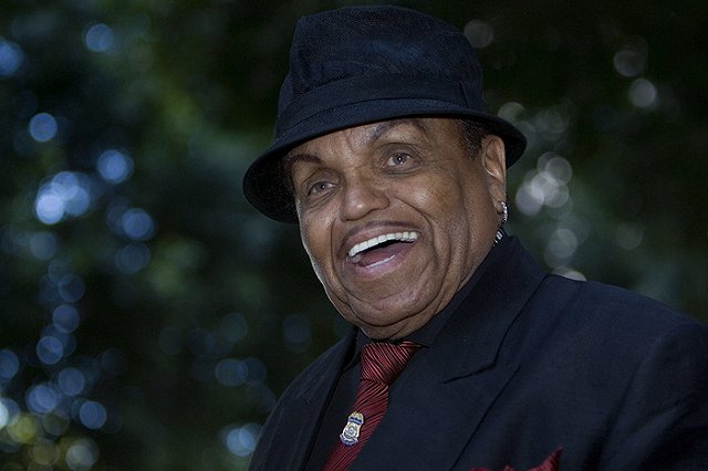 Отец Майкла Джексона подверг сына химической кастрации ради высокого голоса