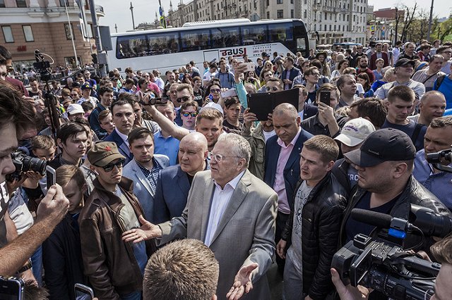 Пропал украинец, избитый Жириновским на митинге