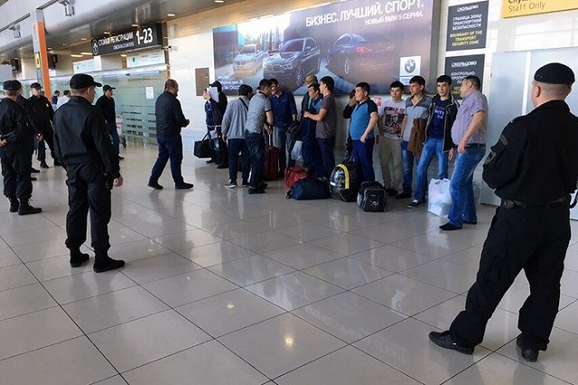 Более 1600 нелегалов Свердловской области были отправлены на родину