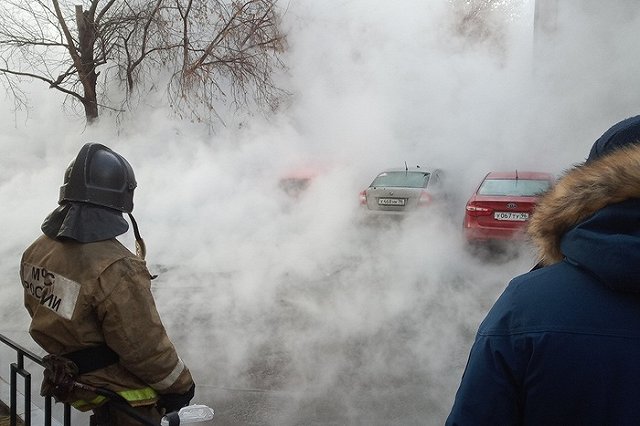 Улицы возле Центрального стадиона затоплены кипятком