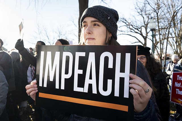 Палата представителей США проголосовала за импичмент Трампа