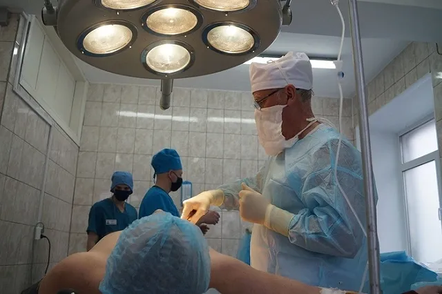 Осужденный свердловской колонии сломал руку во время армрестлинга