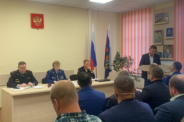 Прокуратура объявила предостережение главам районов Екатеринбурга из-за снега на дорогах