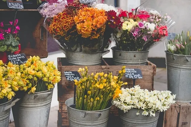 Екатеринбурженка заказала цветы, а ей пообещали заминировать квартиру
