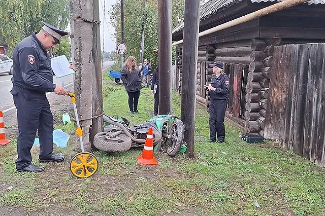 Мотоциклист погиб в Алапаевском районе, въехав в опору ЛЭП