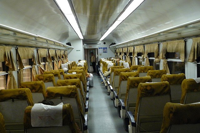 Очевидец сообщил о нападении подростков на пассажиров электрички