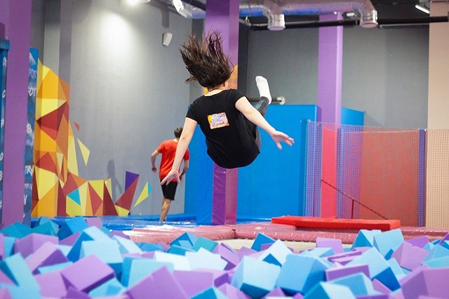 Пятилетний ребенок получил травму в батутном парке в Екатеринбурге