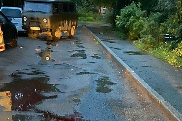 В Нижнем Тагиле во дворе дома ночью «розочкой» зарезали молодого мужчину