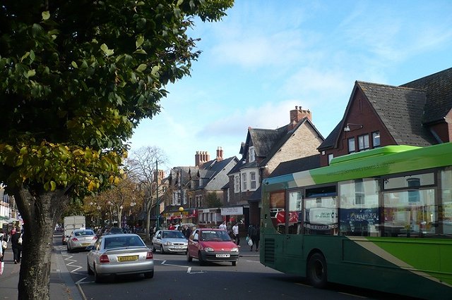 Британец пнул по лицу темнокожую девушку в автобусе за то, что она была не в маске