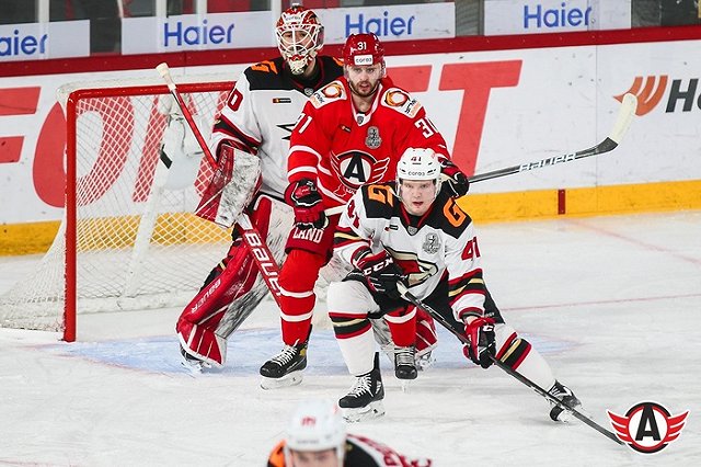 «Автомобилист» обыграл «Авангард» и сократил отставание в серии