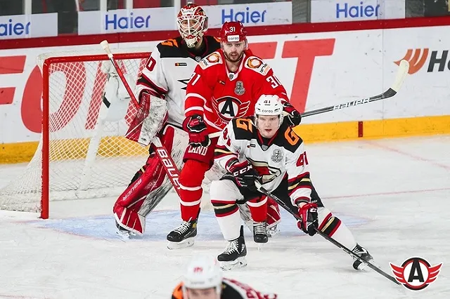 «Автомобилист» обыграл «Авангард» и сократил отставание в серии