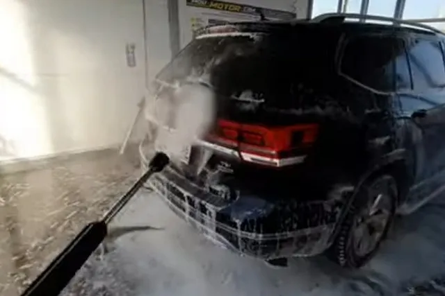 В Екатеринбурге снесут еще одну незаконную автомойку