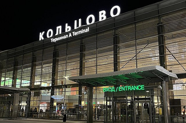 Массовая отмена и задержка рейсов в Кольцово